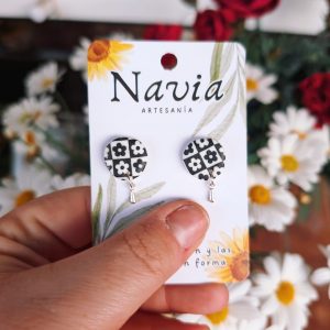 Flor cuadrado blanco y negro gota